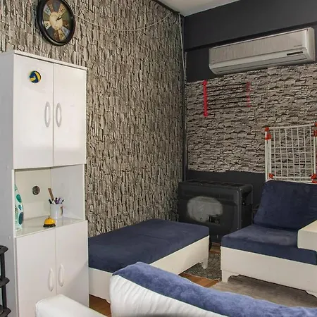 Small 1+1 House In Center / Uskudar *
